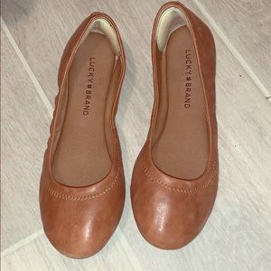 Lucky Brown Flats